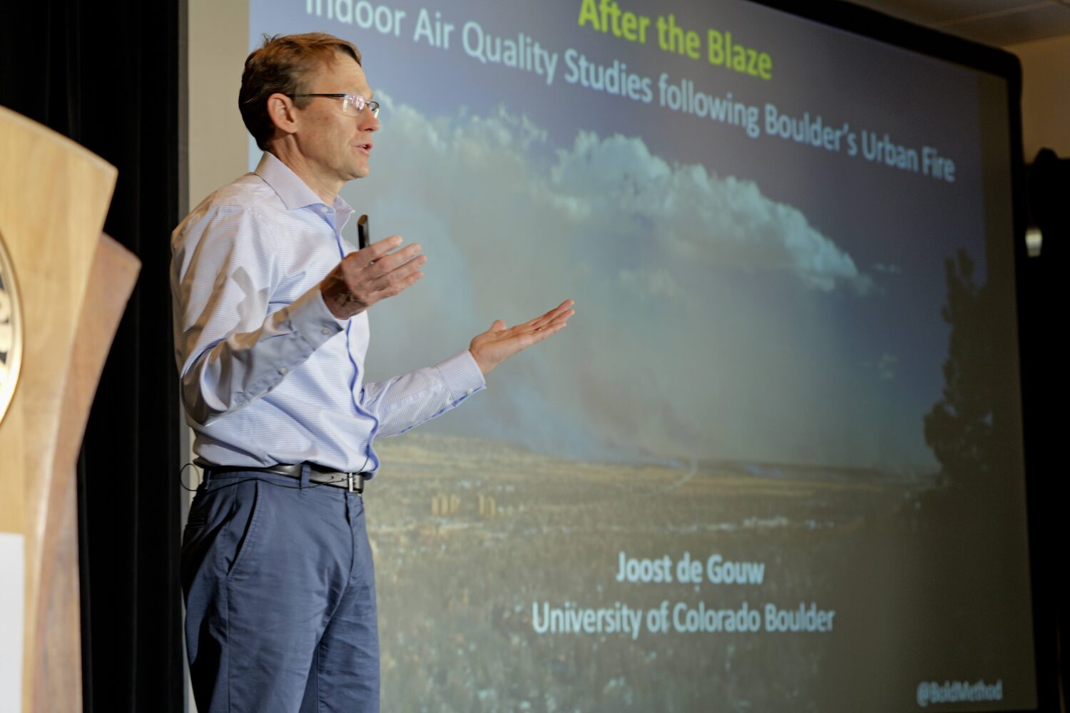 Joost de Gouw, an atmospheric scientist with NOAA’s Cooperative Institute for Research in Environmental Sciences (CIRES), speaks to the audience during the 2023 National Science Writers Conference at the University of Colorado Boulder.